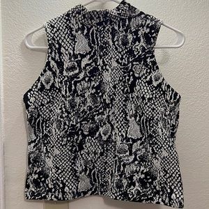 Black and white print top